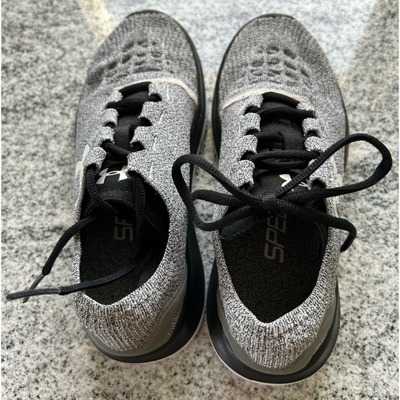 Women’s size 7 Under Armour Speed form tennis shoes - Picture 3 of 5